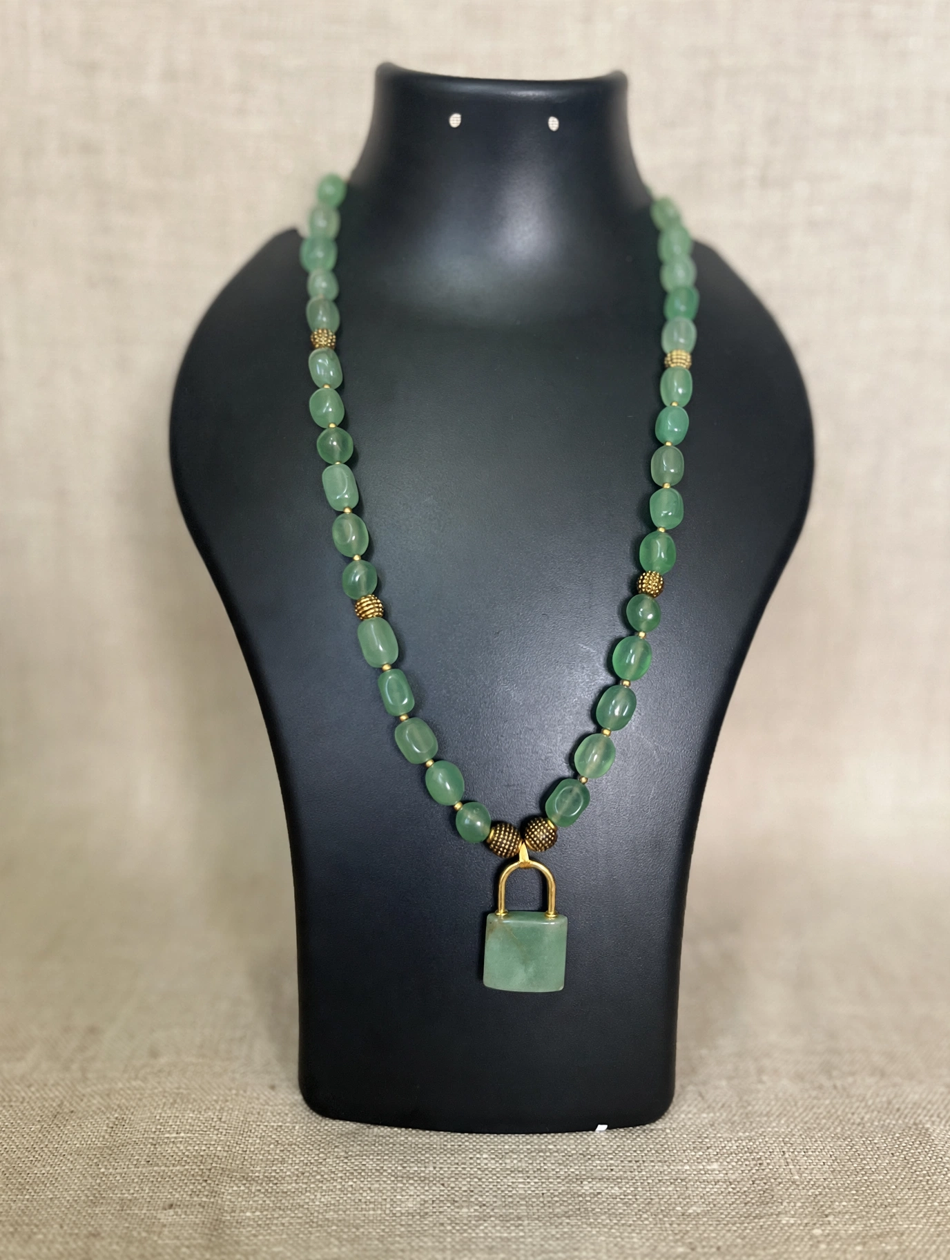 jade_necklace_linen